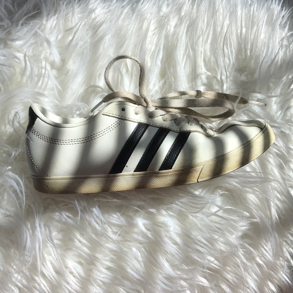 Adidas shoes - Picture 2 of 3